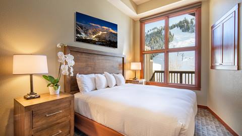 Cozy slopeside bedroom at The Village of Palisades Tahoe