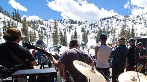 An artist performs for a crowd in Plaza Bar